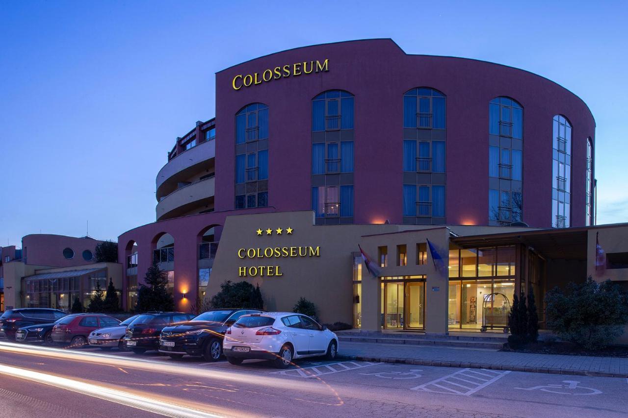 Colosseum Hotel Морахалом Экстерьер фото