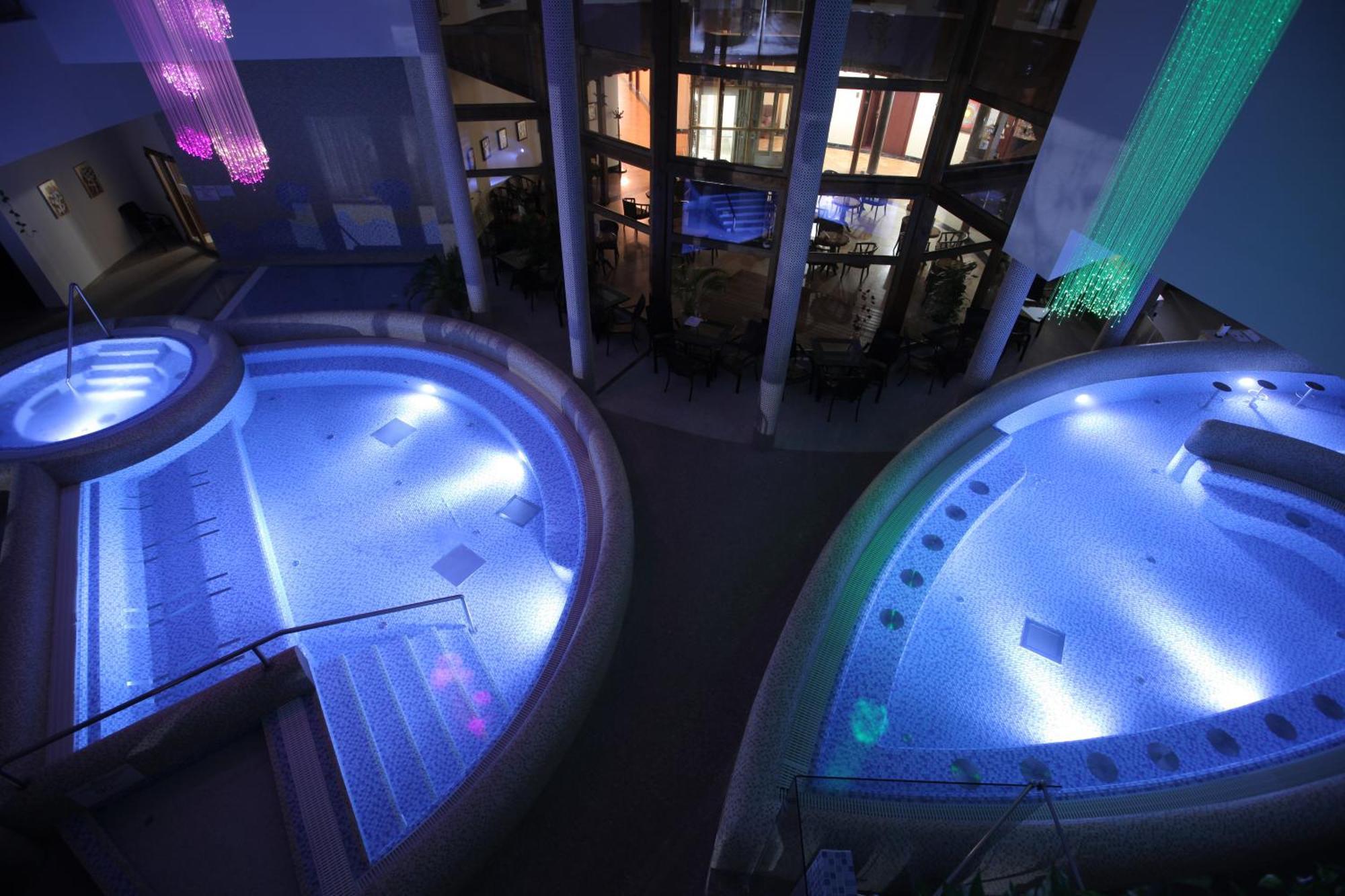 Colosseum Hotel Морахалом Удобства фото