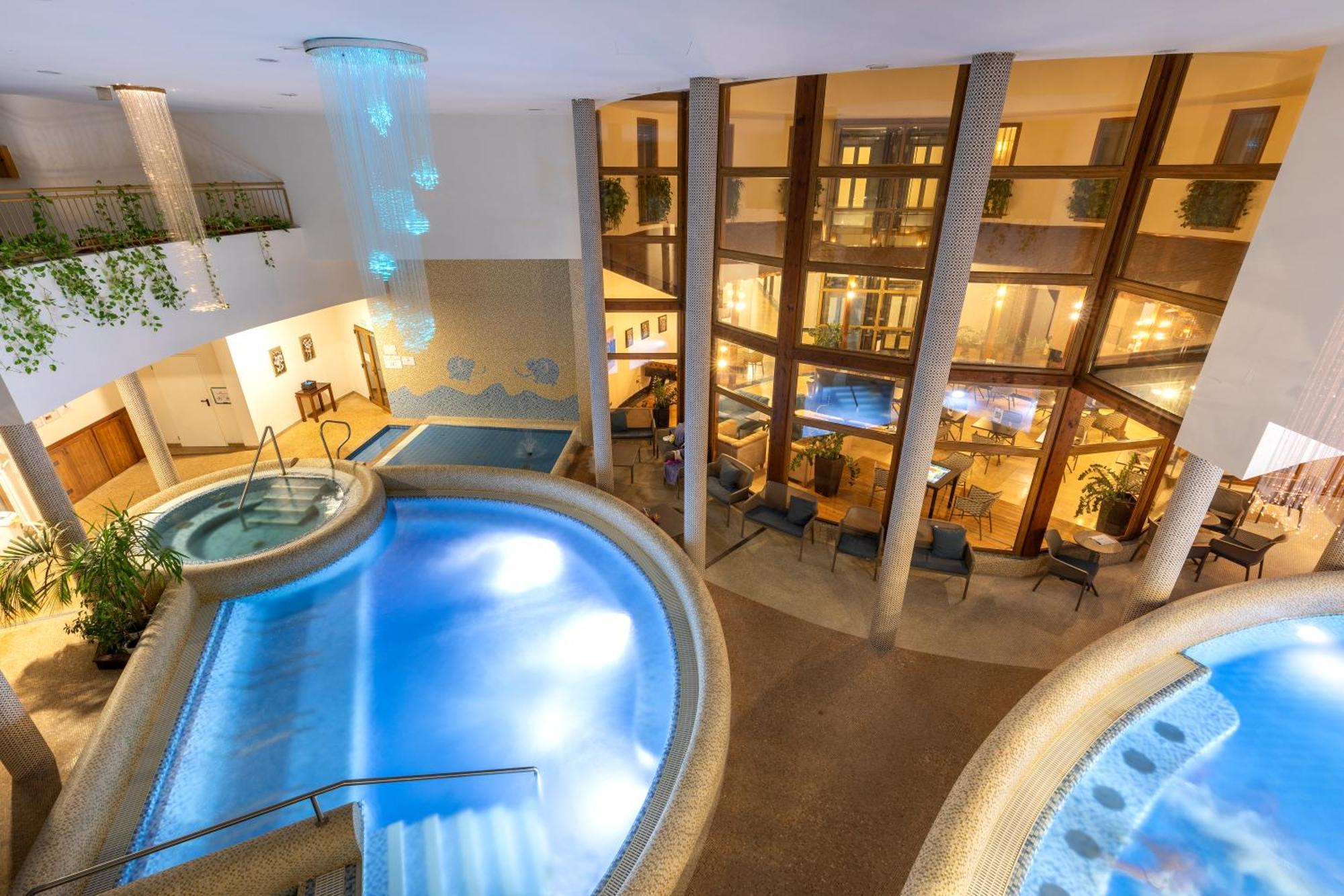 Colosseum Hotel Морахалом Экстерьер фото