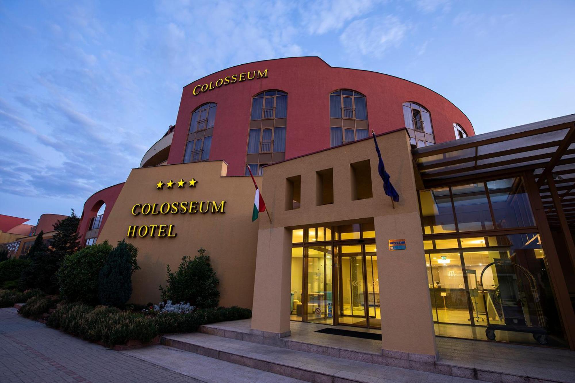 Colosseum Hotel Морахалом Экстерьер фото